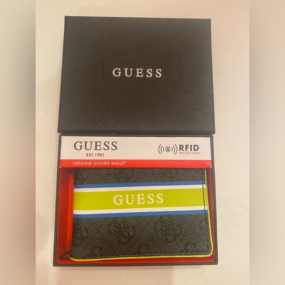 Guess Genuine Leather Wallet RFID Protection Black and Green/Yellow NWT‎